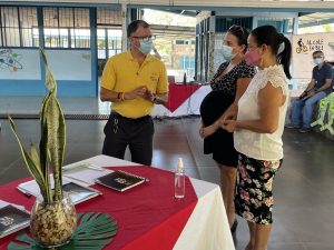 Firma del convenio Fundación - Junta de Administración del Colegio para la recepción de las bicicletas